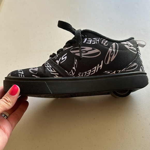 Healy’s shoes. Like new condition. Boys size 3 yth. - Picture 2 of 3